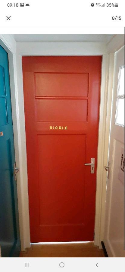 Nicole, Not For Parties, Not A Hotel, With Shared Bathroom, No Kitchen Quarto em Acomodações Particulares Amesterdão