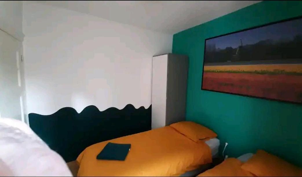 Quarto em Acomodações Particulares Nicole, Not For Parties, Not A Hotel, With Shared Bathroom, No Kitchen *