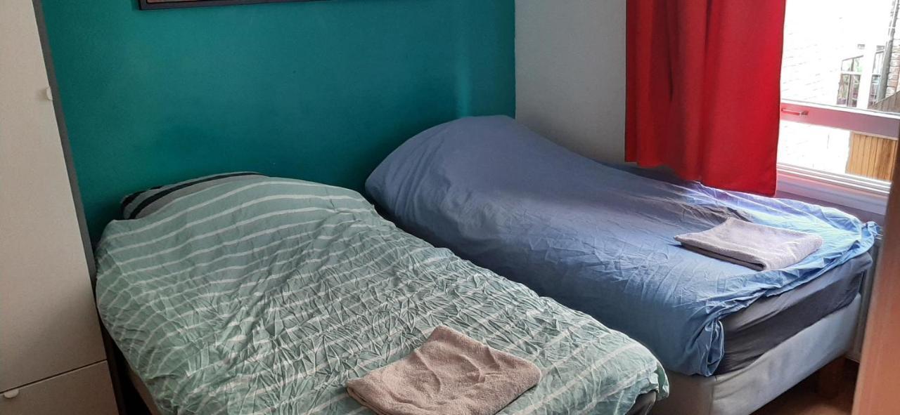 Quarto em Acomodações Particulares Nicole, Not For Parties, Not A Hotel, With Shared Bathroom, No Kitchen *