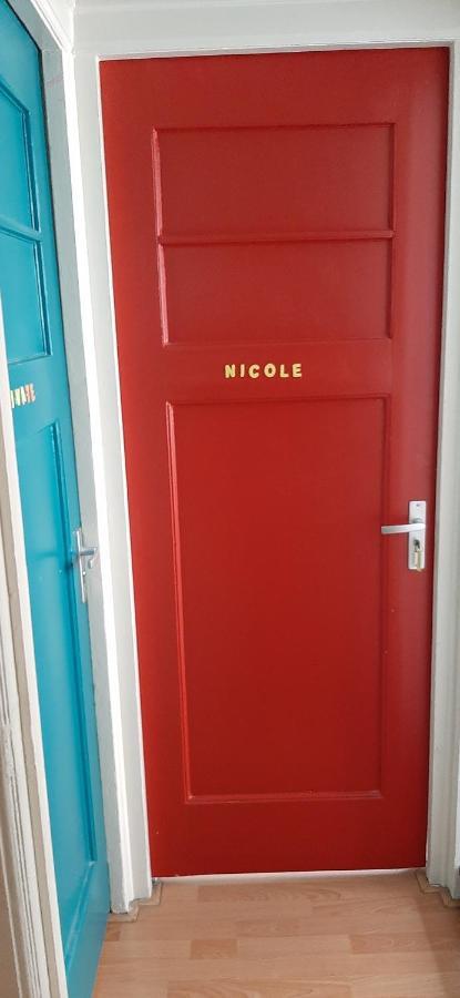 Nicole, Not For Parties, Not A Hotel, With Shared Bathroom, No Kitchen Quarto em Acomodações Particulares Amesterdão