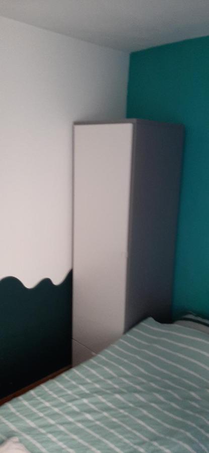 Quarto em Acomodações Particulares Nicole, Not For Parties, Not A Hotel, With Shared Bathroom, No Kitchen Amesterdão